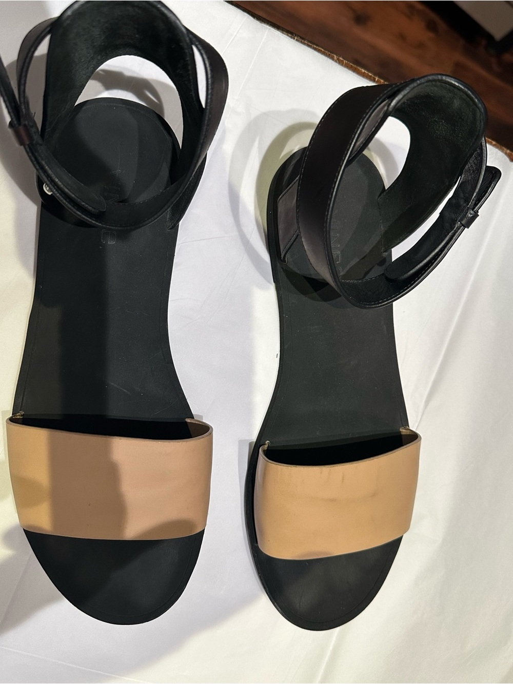 Vince Sawyer Colorblock Ankle Strap Flat Sandals Black Nude Leather Sz 8/39 - Picture 4 of 11